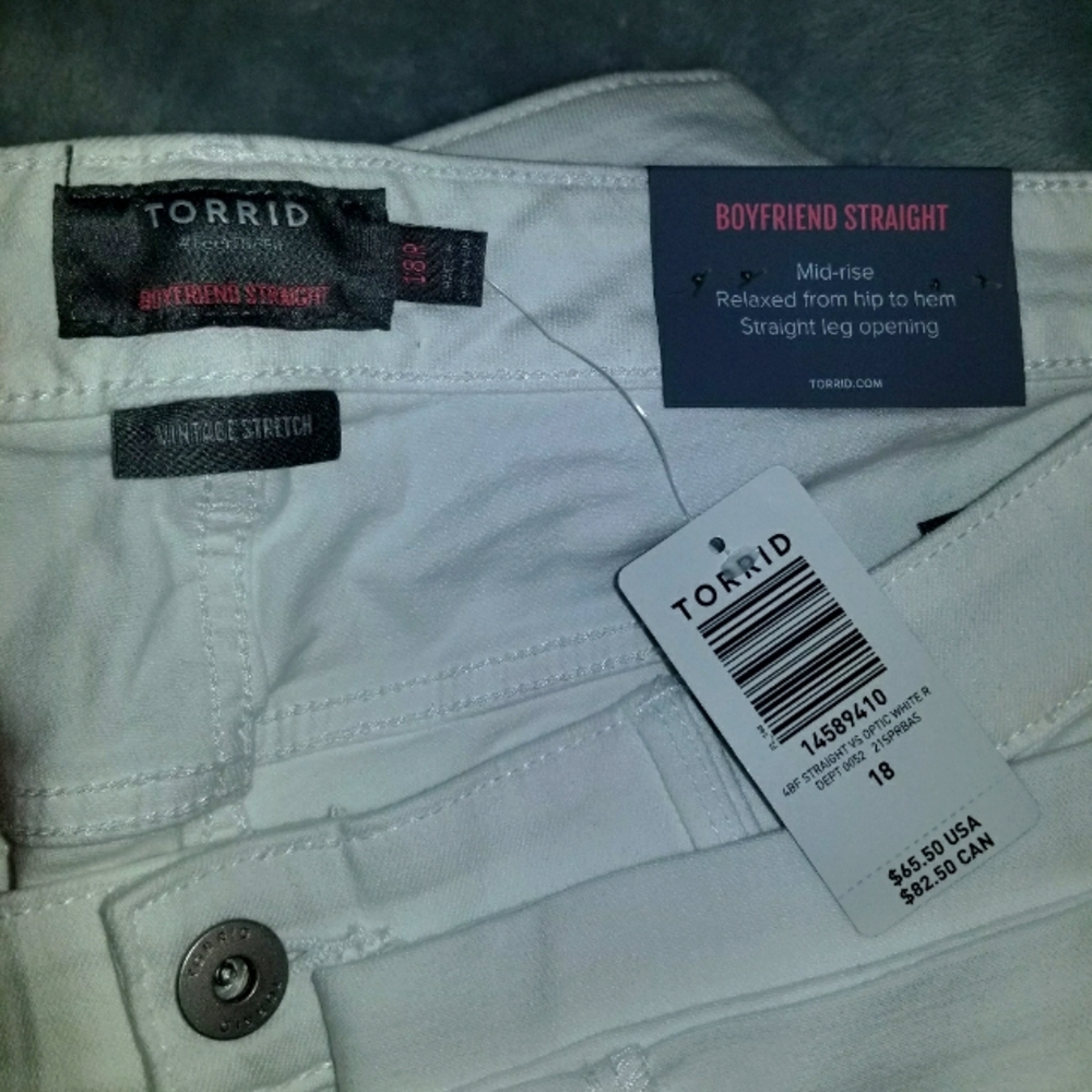 NWT Torrid bright White 18R Boyfriend Straight leg jeans